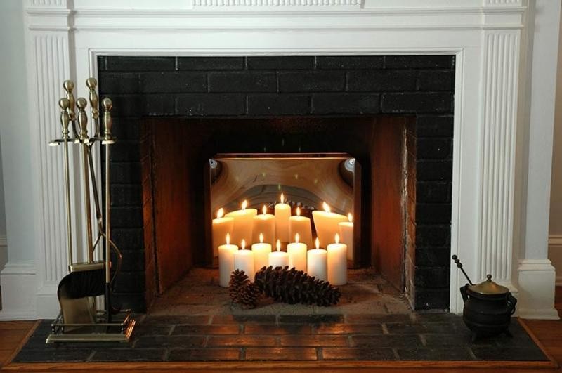 Декоративный камин своими руками с оформлением свечами