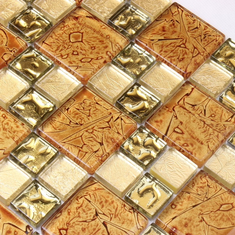 Оформление камина мозаикой с сусальным золотом