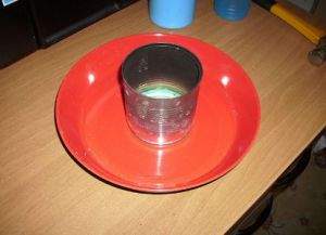 Закрепление ёмкости для топлива на поверхности круглой тарелки