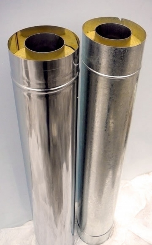 Две одинаковые трубы из нержавейки с округлым сечением