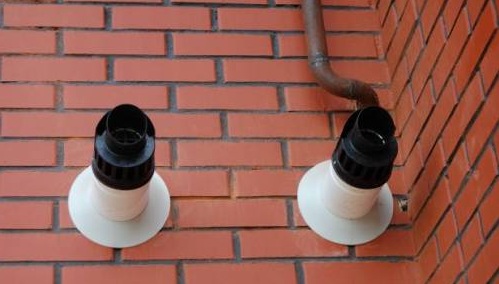 Два коаксиальных дымохода, предназначенных для функционирования газовых котлов 