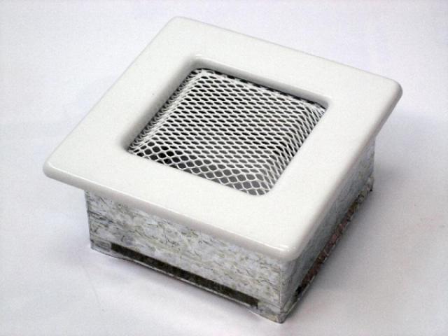 Квадратная вентиляция представленная в белом цвете (11х11)